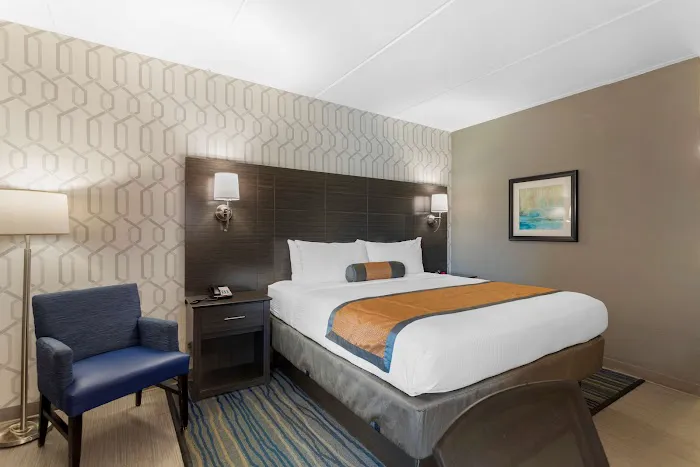 Best Western Plus Bowling Green 4