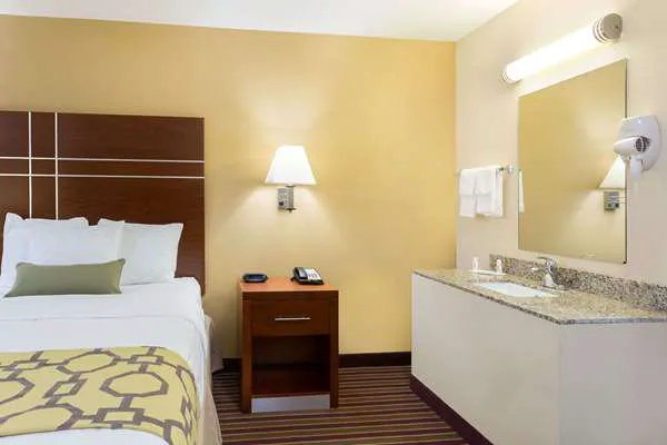 Baymont by Wyndham Bowling Green 7