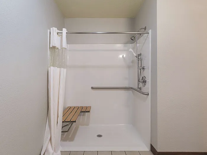 La Quinta Inn & Suites by Wyndham Bowling Green 3