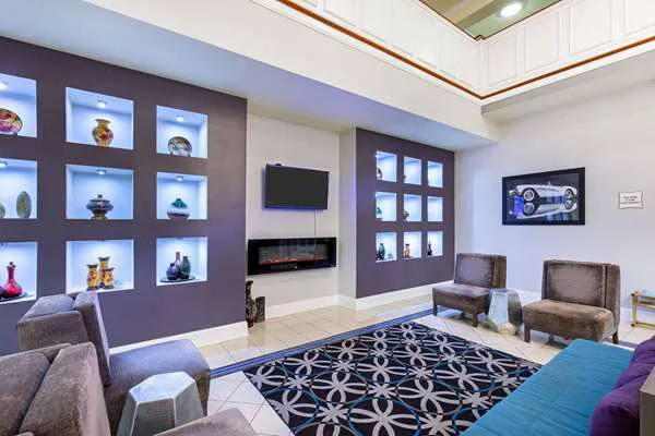 La Quinta Inn & Suites by Wyndham Bowling Green 6