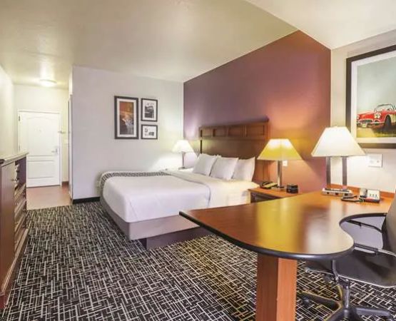 La Quinta Inn & Suites by Wyndham Bowling Green