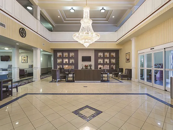 La Quinta Inn & Suites by Wyndham Bowling Green 8