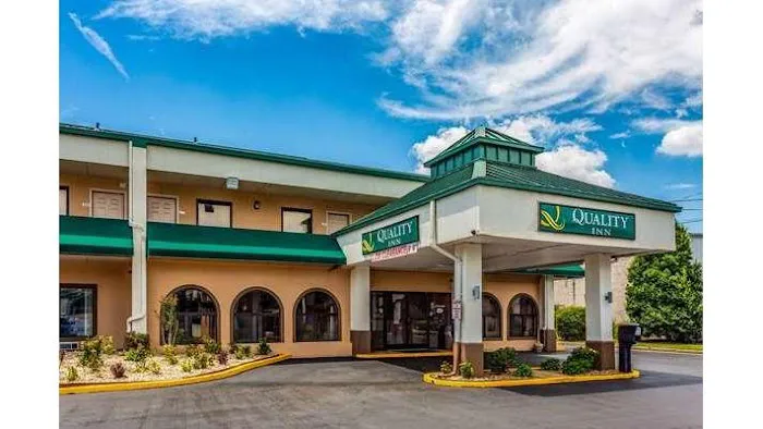 Quality Inn 9
