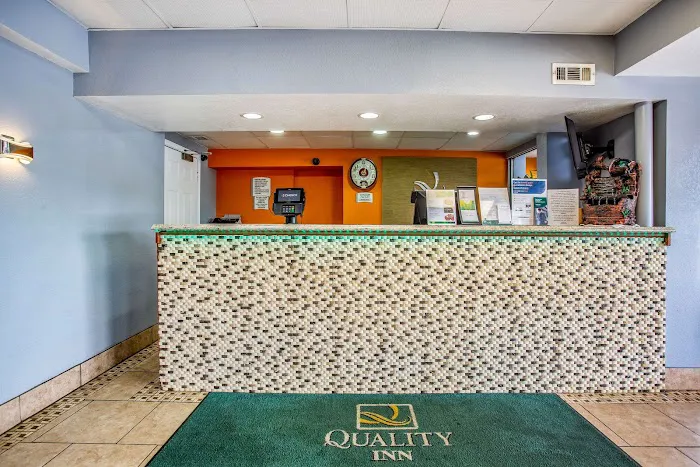 Quality Inn 7