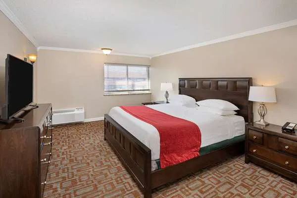 Ramada by Wyndham Bowling Green 4