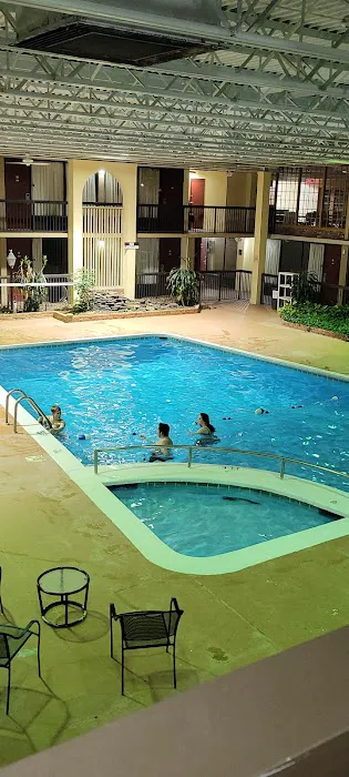 Ramada by Wyndham Bowling Green 0