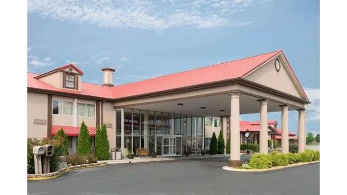 Ramada by Wyndham Bowling Green 2