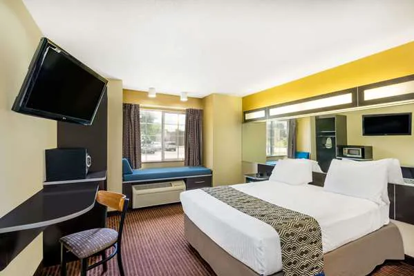 Microtel Inn & Suites by Wyndham Bowling Green 5