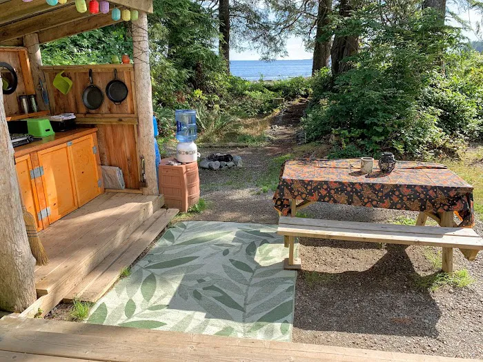 So Damn Lucky Glamping 0