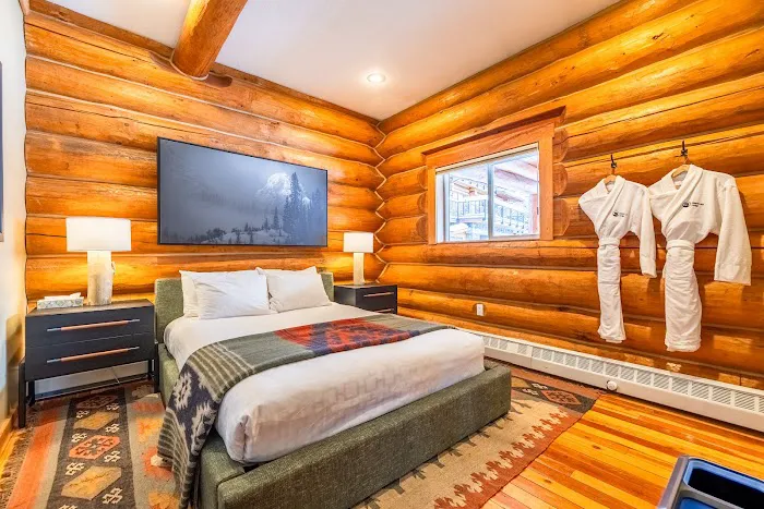 Island Lake Lodge 1