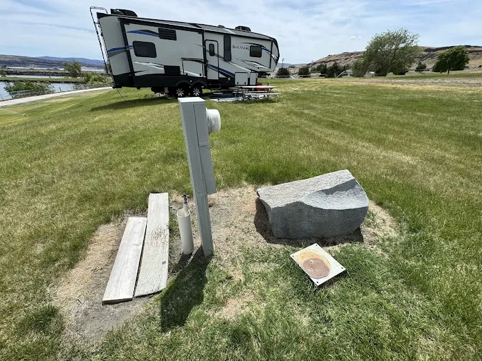 Vantage Riverstone 5