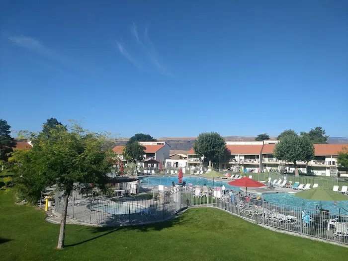 Crescent Bar Resort 2
