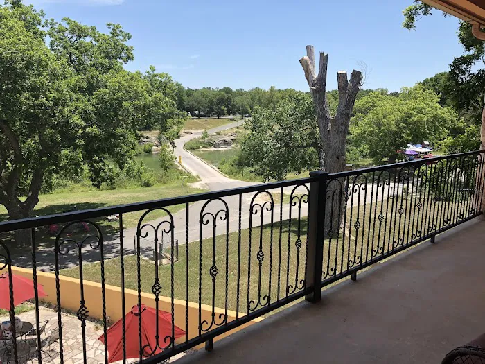 Blanco Riverside Cottages & RV 3