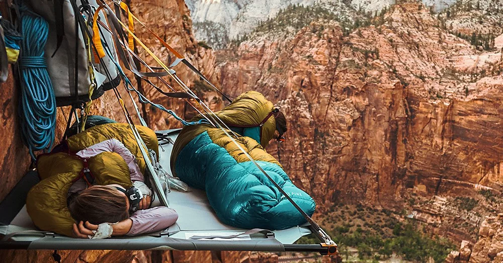 How to Choose the Right Sleeping Bag for Camping: A Complete Guide