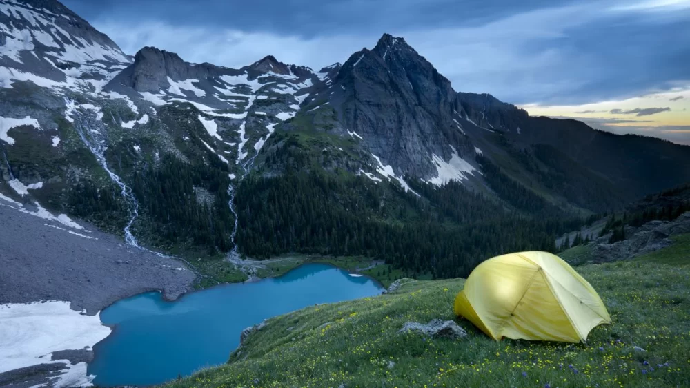 How to Camp Safely in High-Altitude Areas: Essential Tips for Beginners