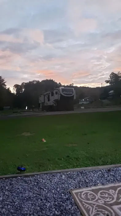 Hefners RV Park & CampgroundHome 8
