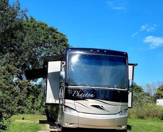 Lake Elmo Park Reserve modern campground