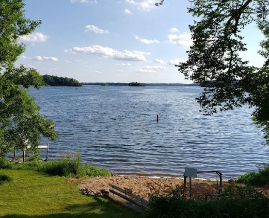 Farm Island Lake Resort