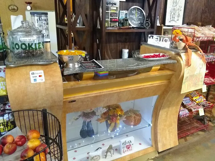 Kenn's Store & Campground Mandy's Cafe 4