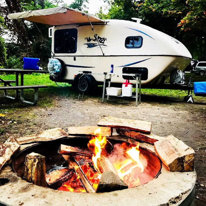 Snoozy II Campers 8