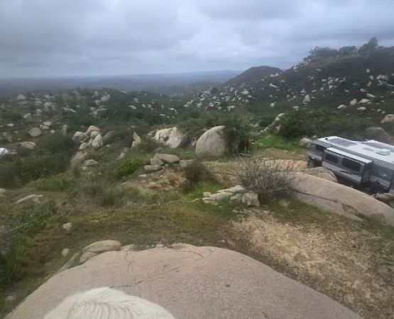 Hilltop Hideout at Splitrock Farm