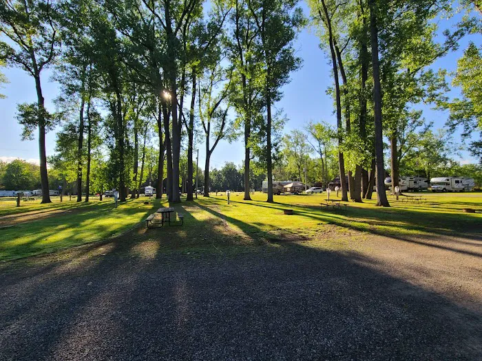 Niagara's Lazy Lakes Camping Resort 7