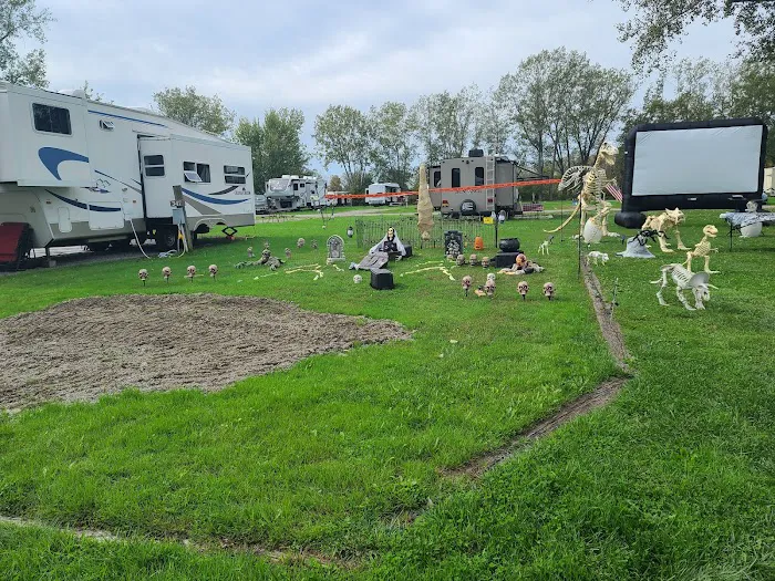 Niagara's Lazy Lakes Camping Resort 5