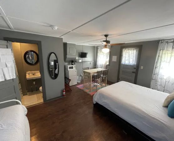 Jolley Camper RV and Cottages