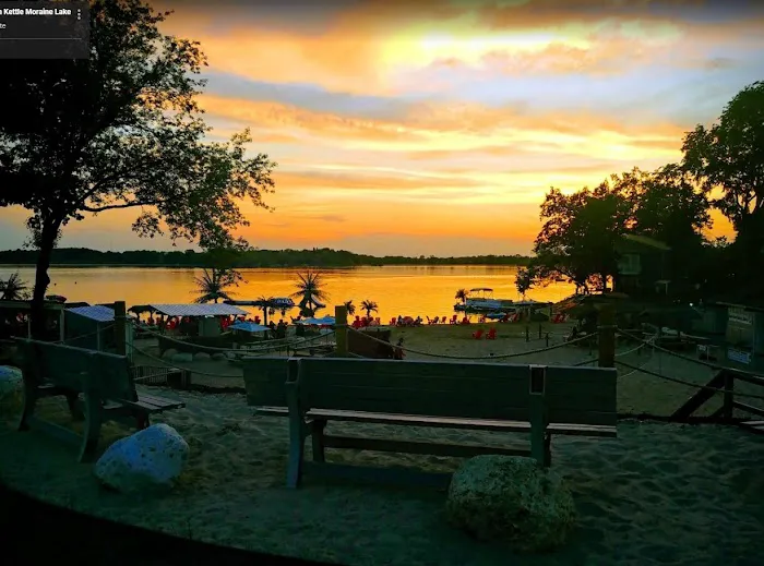 Tiki Beach Resort Rentals on Kettle Moraine Lake 2