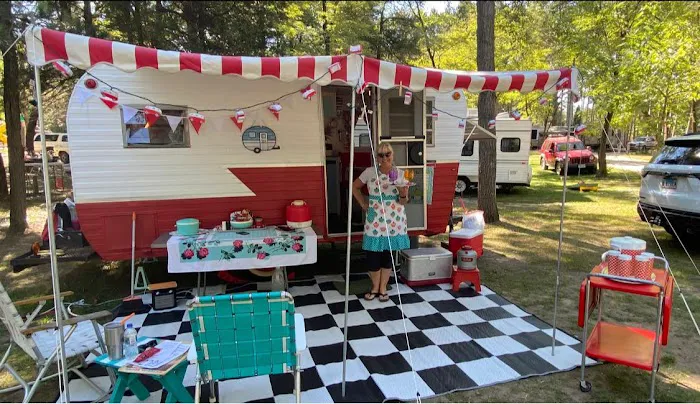 Buffalo Lake Camping Resort 3