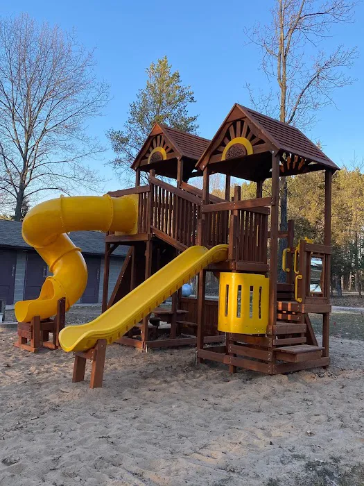 Buffalo Lake Camping Resort 4