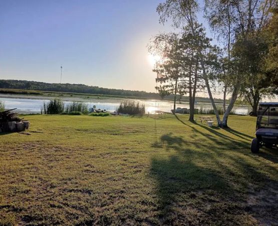 Lakeview Campground & Bar
