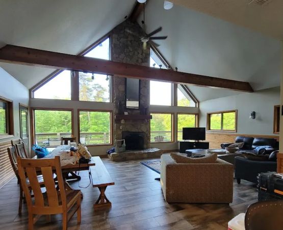 Hocking Hills Fireside Lodge
