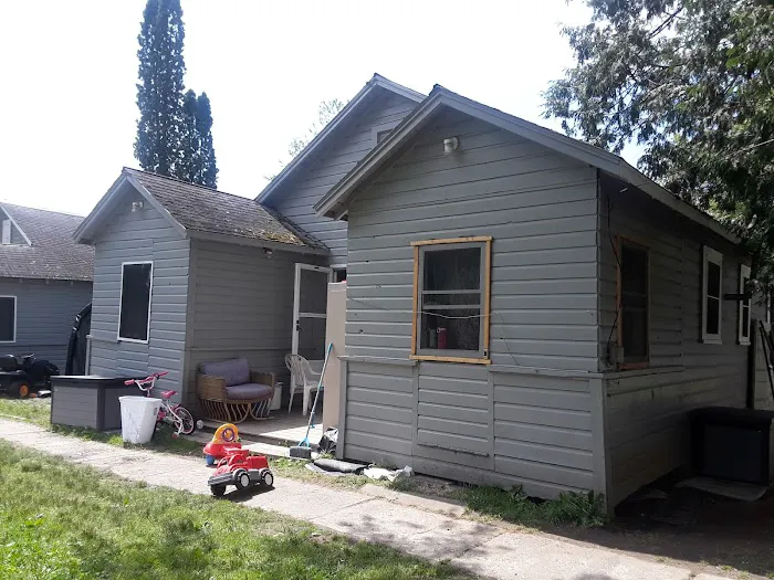 Charlies Lakeside Colony 8