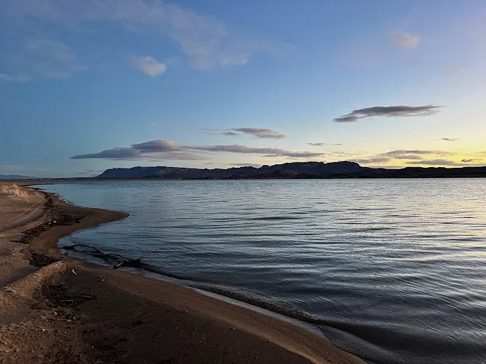 Lone Tree Lake Shore Camp 0