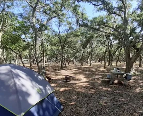 The Lodge at Hartley Oaks Campground