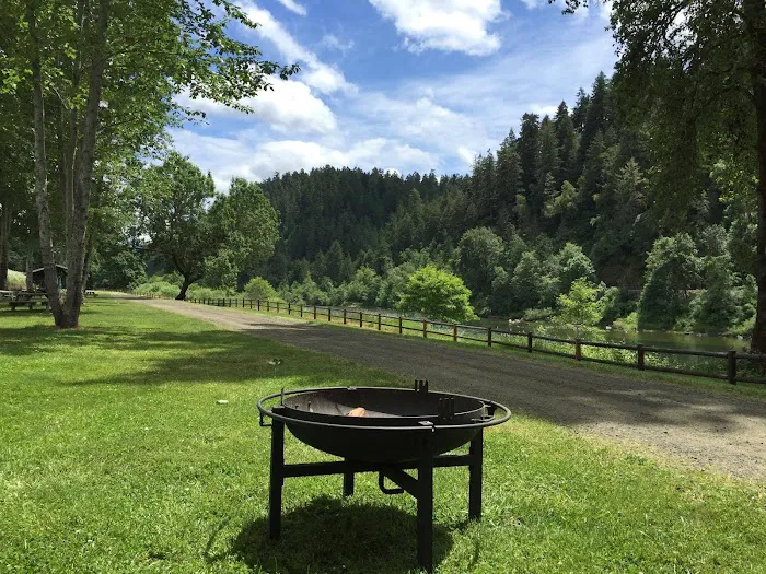 Umpqua Riverfront RV Park & Boat Ramp 3