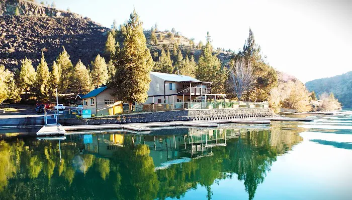 Pelton Park Store & Marina On Lake Simtustus 0