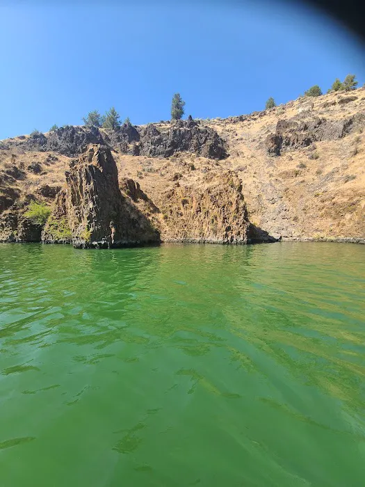 Pelton Park Store & Marina On Lake Simtustus 2