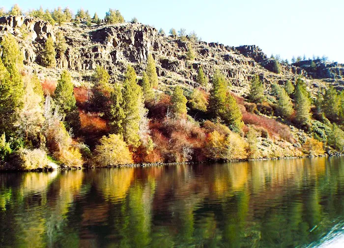 Pelton Park Store & Marina On Lake Simtustus 8
