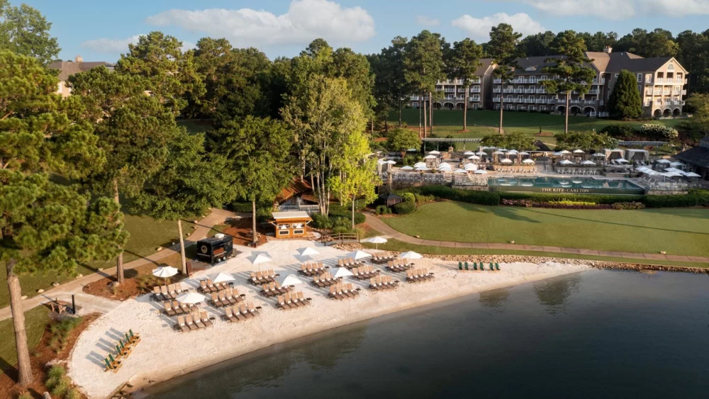 Best Lakeside Resorts for Camping and Fishing to Experience Outdoor Adventure