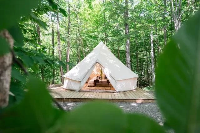 Adventure Camping by Lakeside Cliffs: An Ultimate Outdoor Experience