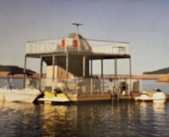 Lake Oroville's Floating Campsites