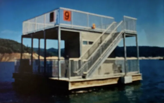 Lake Oroville's Floating Campsites 3