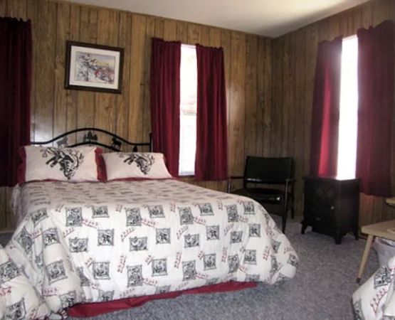 Charlie's Inn Junction Campground