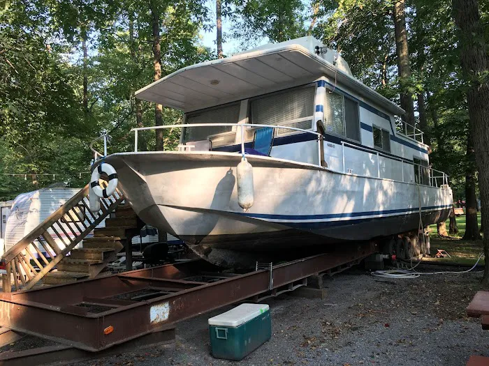 Lazy Dayz Riverfront Campground 6