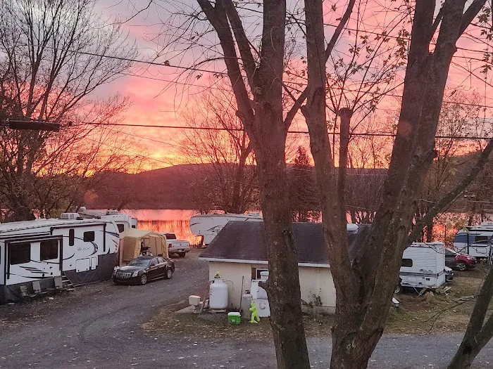 Wray's Riverfront Campground 0