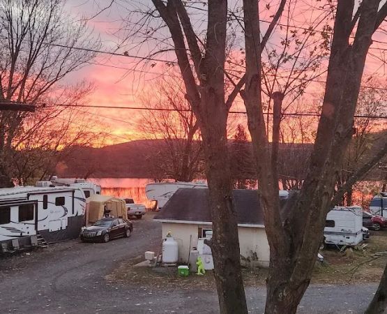 Wray's Riverfront Campground