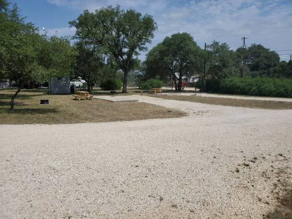Medina River Rv Park and Camping 8