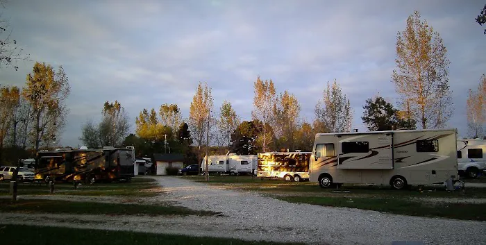 Lamplight Lane RV Resort at Glen Oaks 3